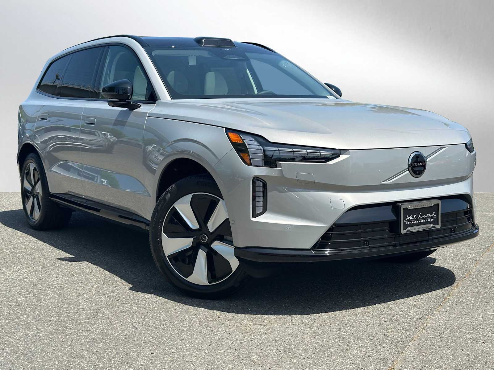 2025 Volvo EX90 Plus's photo