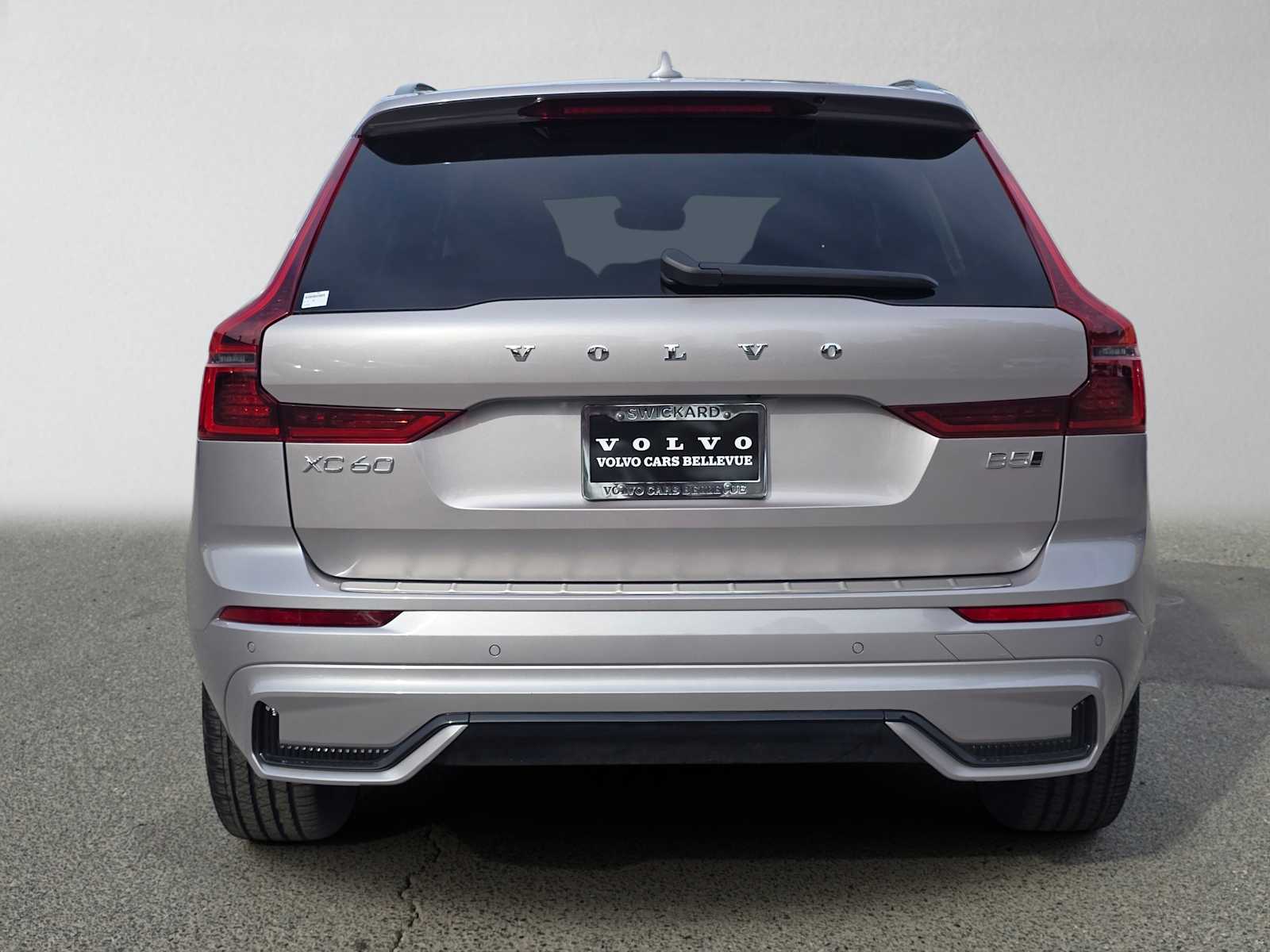 2026 Volvo XC60 Plus - Photo 4