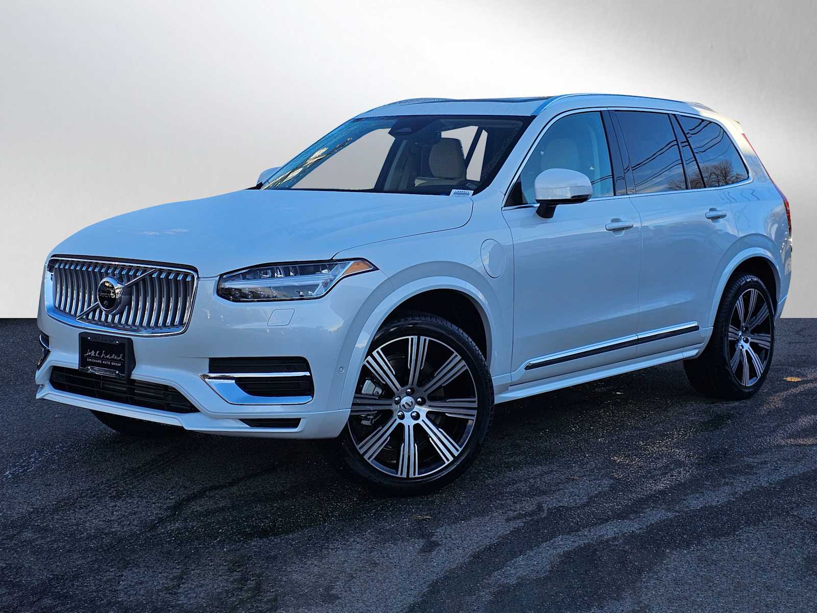 2025 Volvo XC90 T8 Plus photo 3