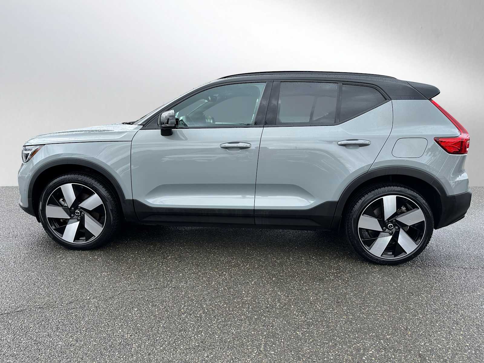 Certified 2024 Volvo XC40 Ultimate with VIN YV4ER3XM8R2249375 for sale in Bellevue, WA