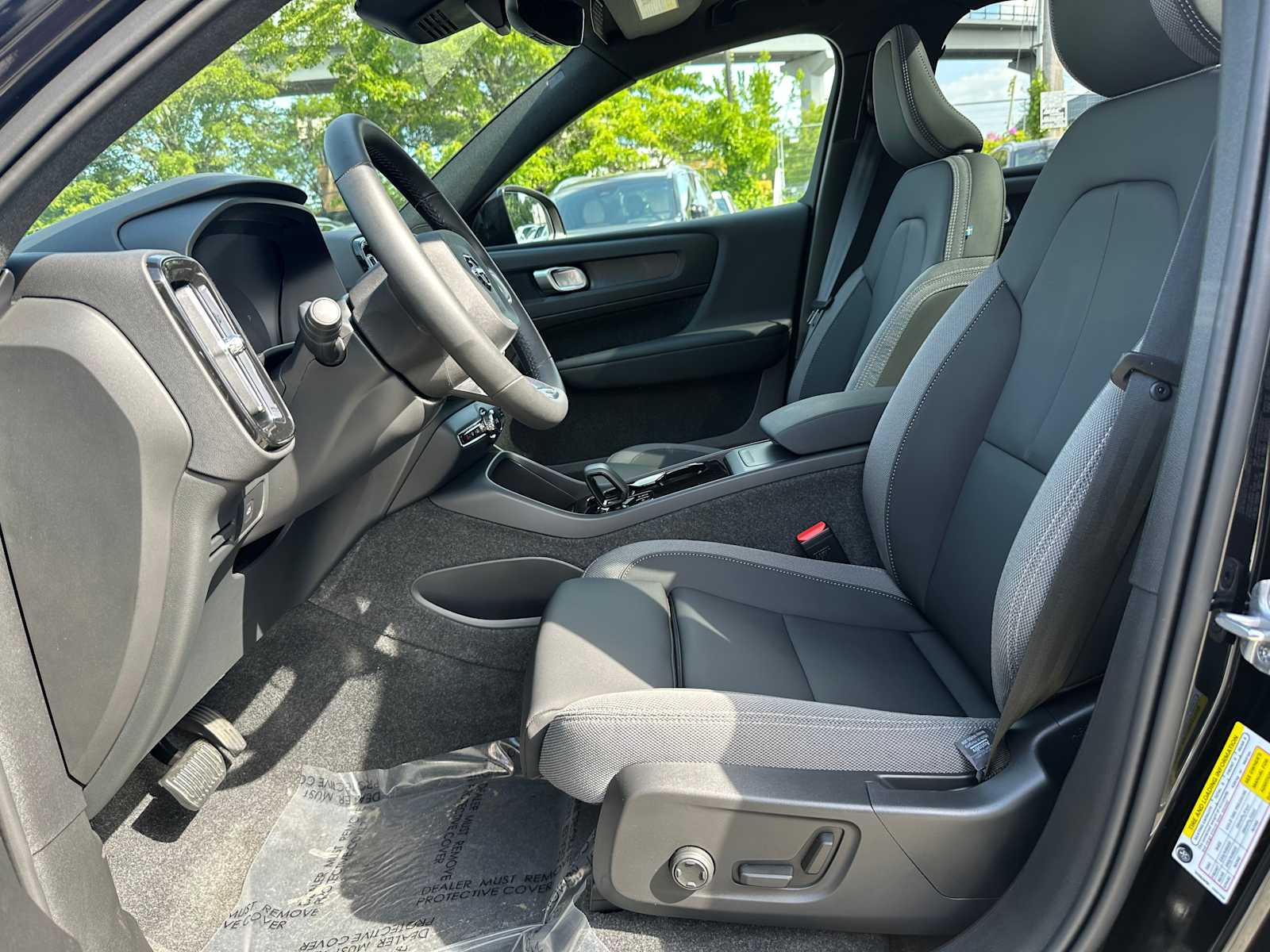 2025 Volvo EX40 Plus - Photo 19