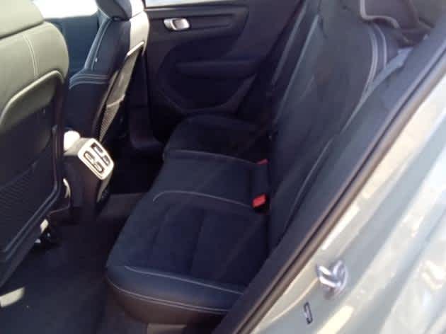 2023 Volvo XC40 Recharge Ultimate photo 3