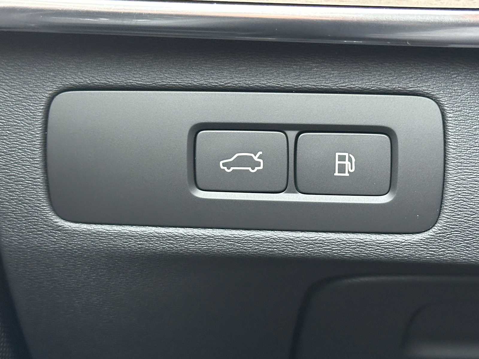 2025 Volvo XC90 Plus - Photo 38