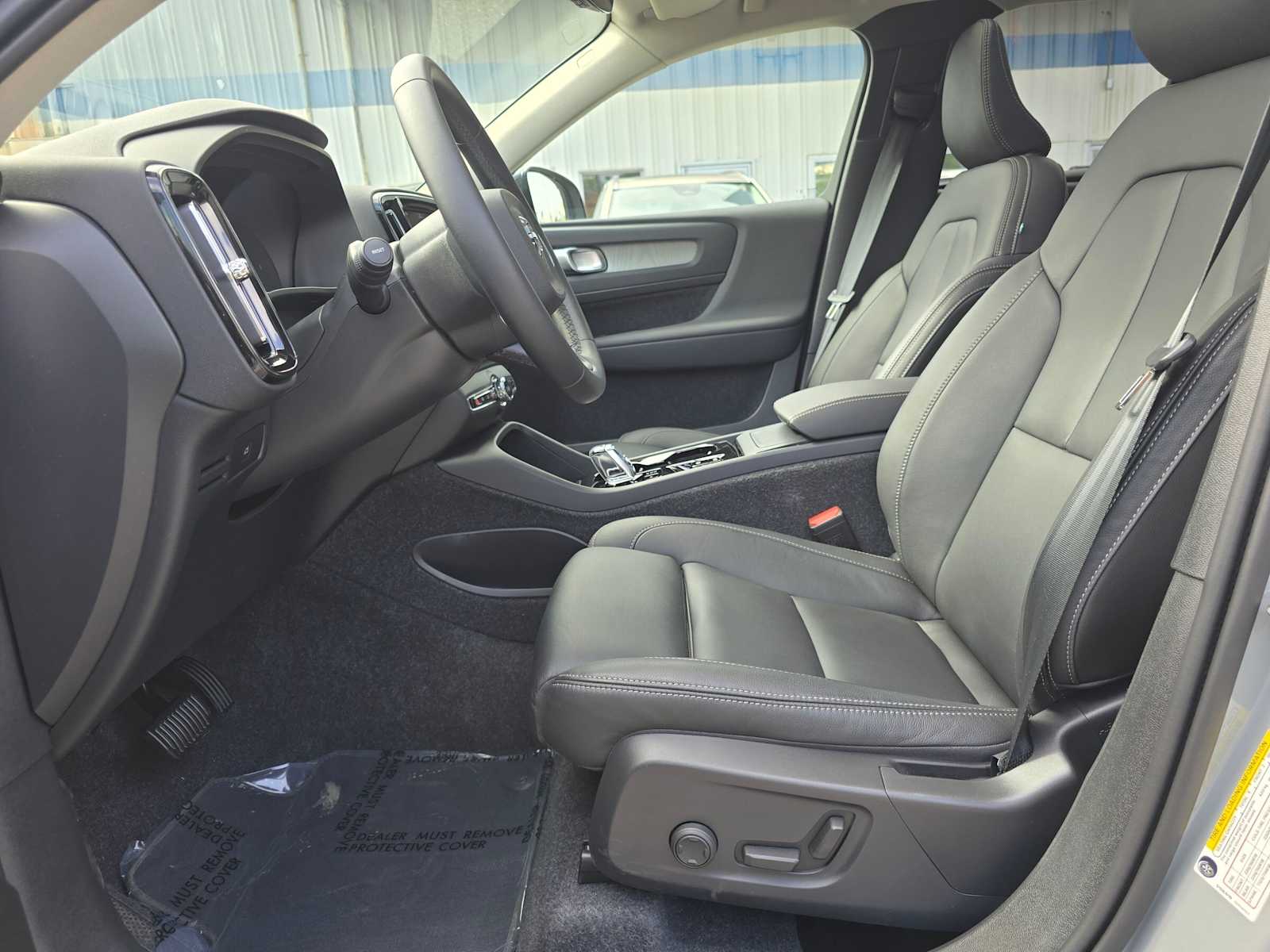 2026 Volvo XC40 Plus - Photo 19