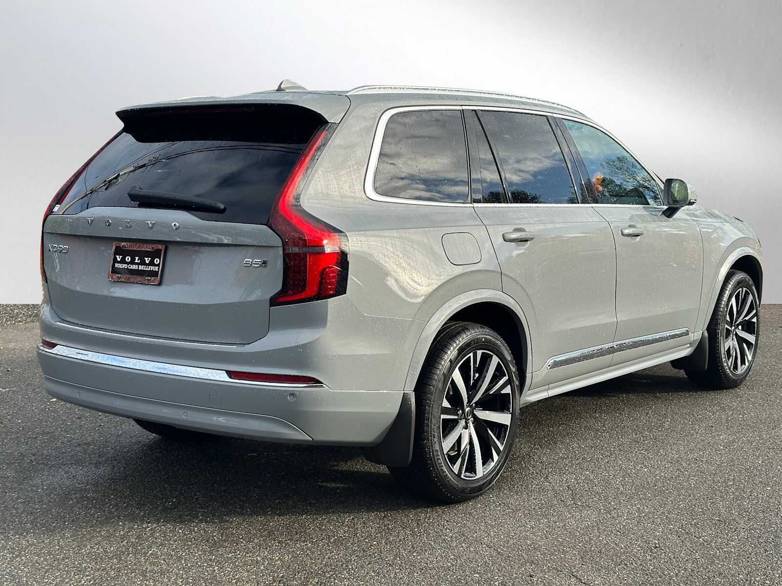 2025 Volvo XC90 B5 Core photo 2