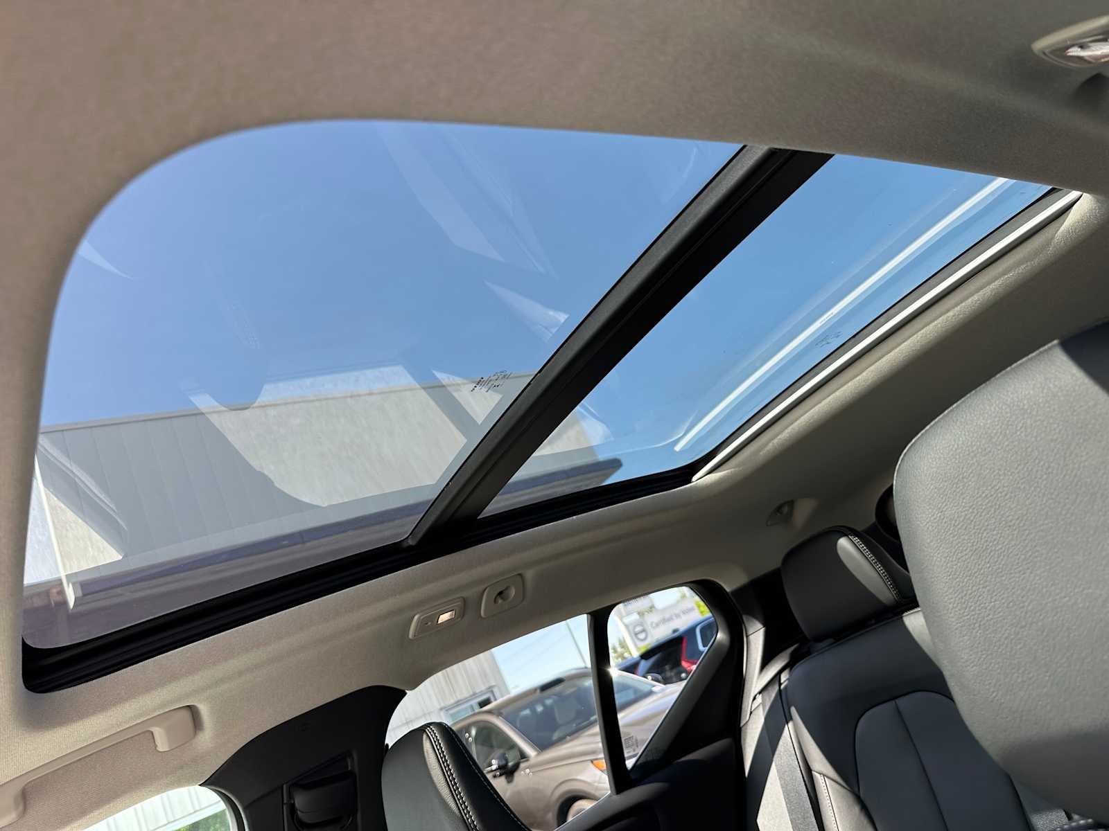 2025 Volvo XC40 Ultra - Photo 23