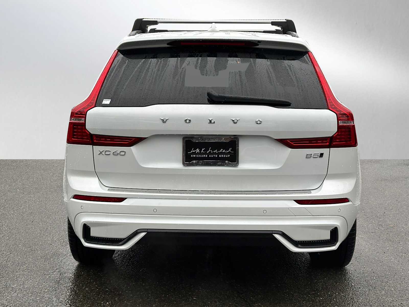 2025 Volvo XC60 B5 Core photo 4