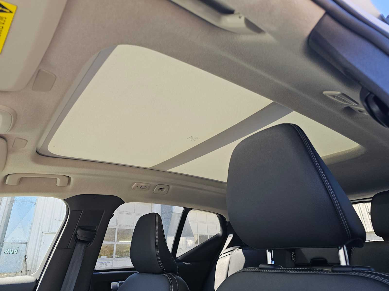 2025 Volvo XC40 Core - Photo 22