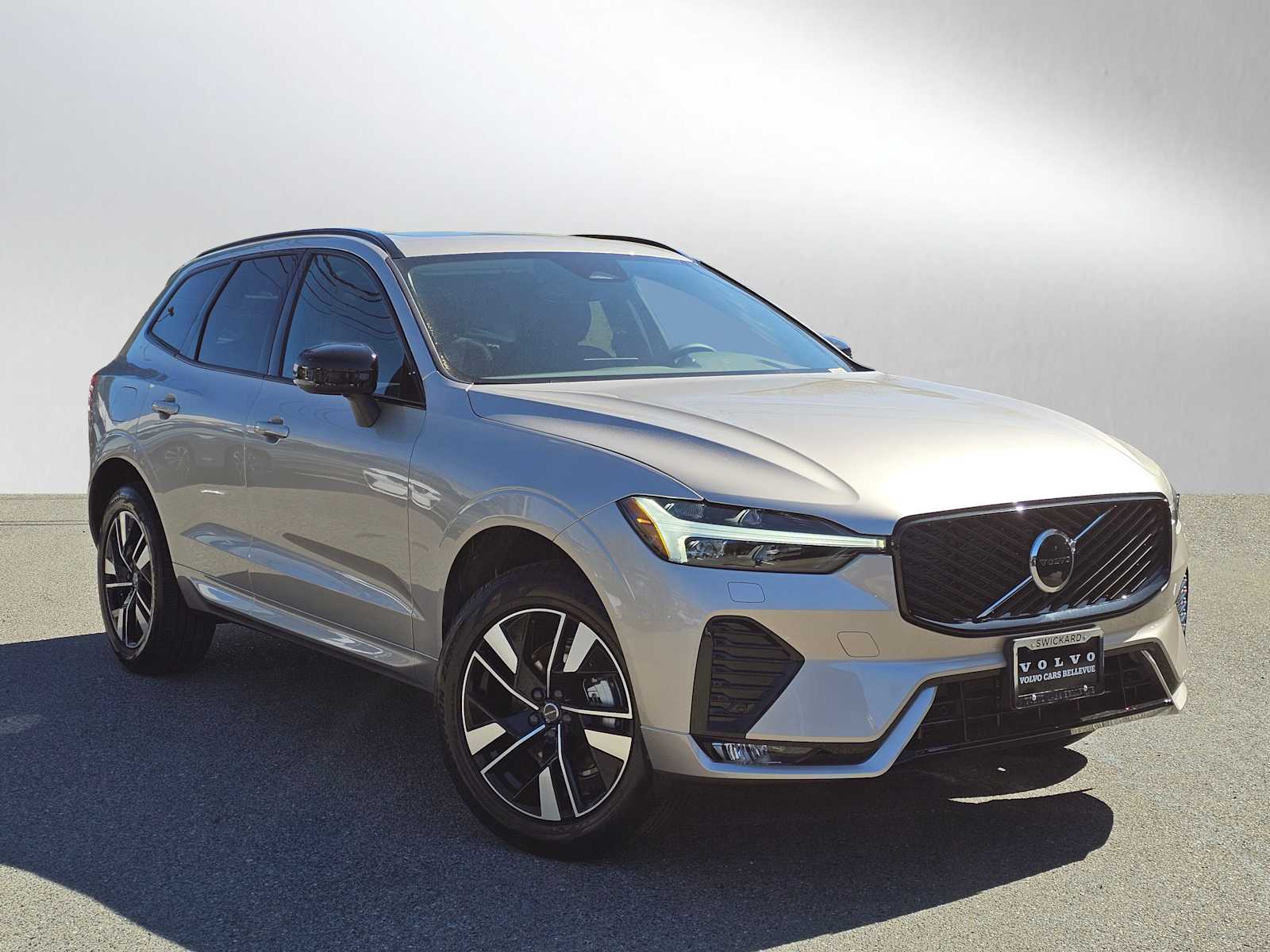 2026 Volvo XC60 B5 Core Dark AWD's photo