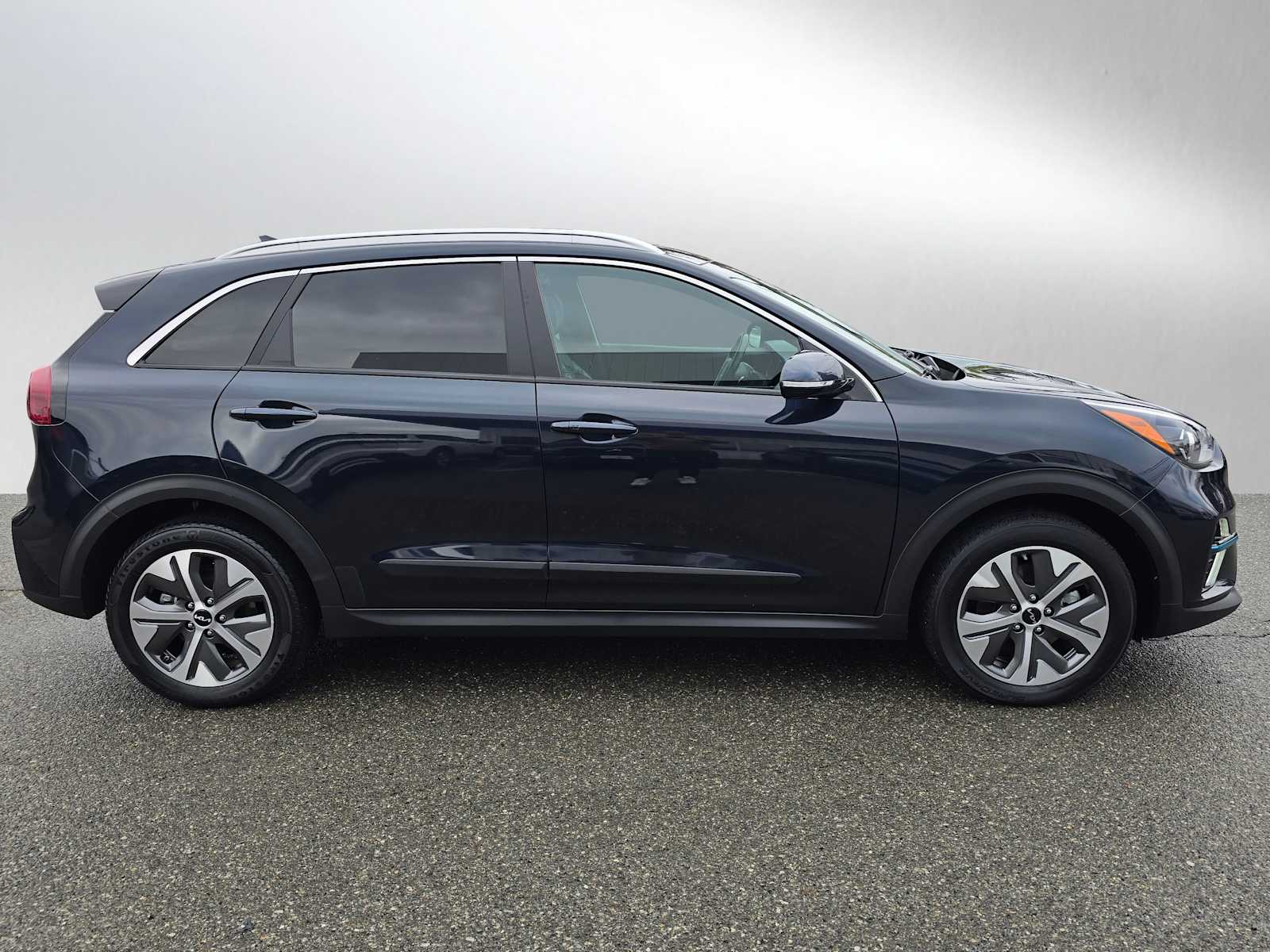 Used 2022 Kia Niro EX with VIN KNDCC3LG6N5116988 for sale in Bellevue, WA