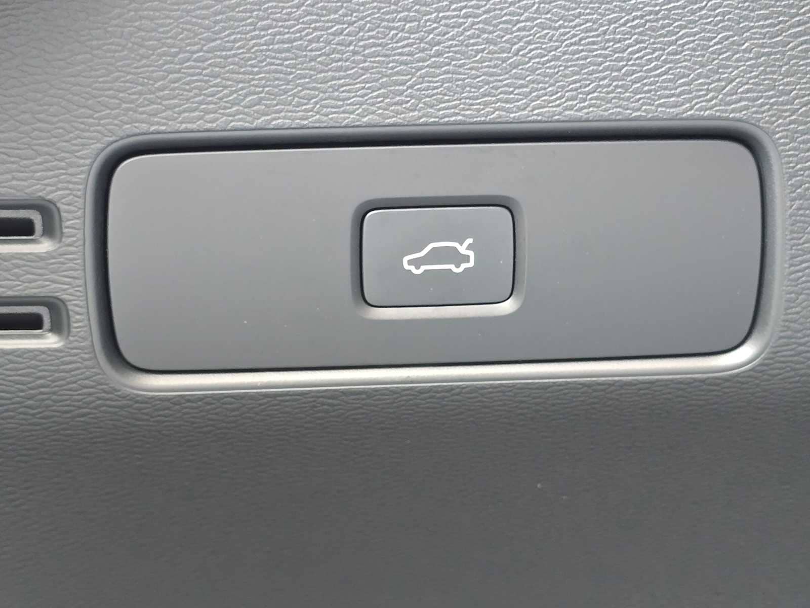 2026 Volvo XC40 Plus - Photo 31