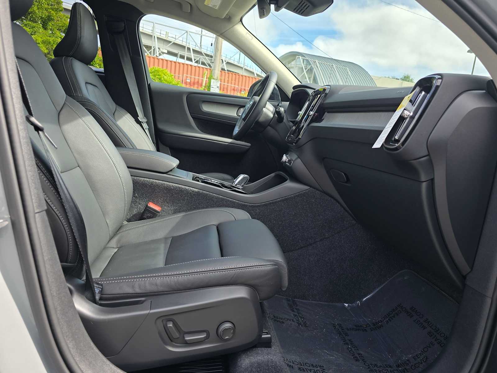 2026 Volvo XC40 Plus - Photo 10