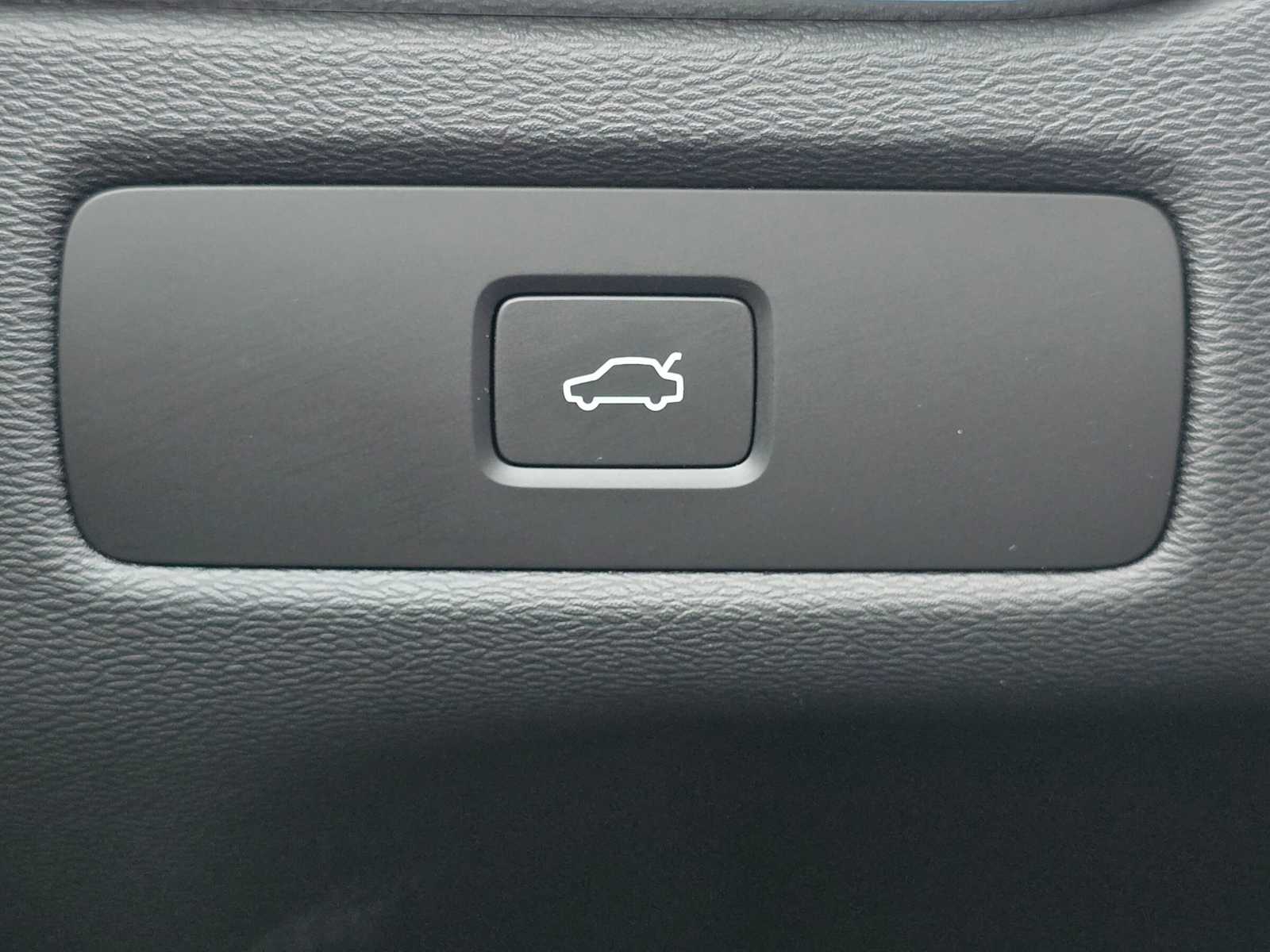 2026 Volvo XC60 Plus - Photo 33
