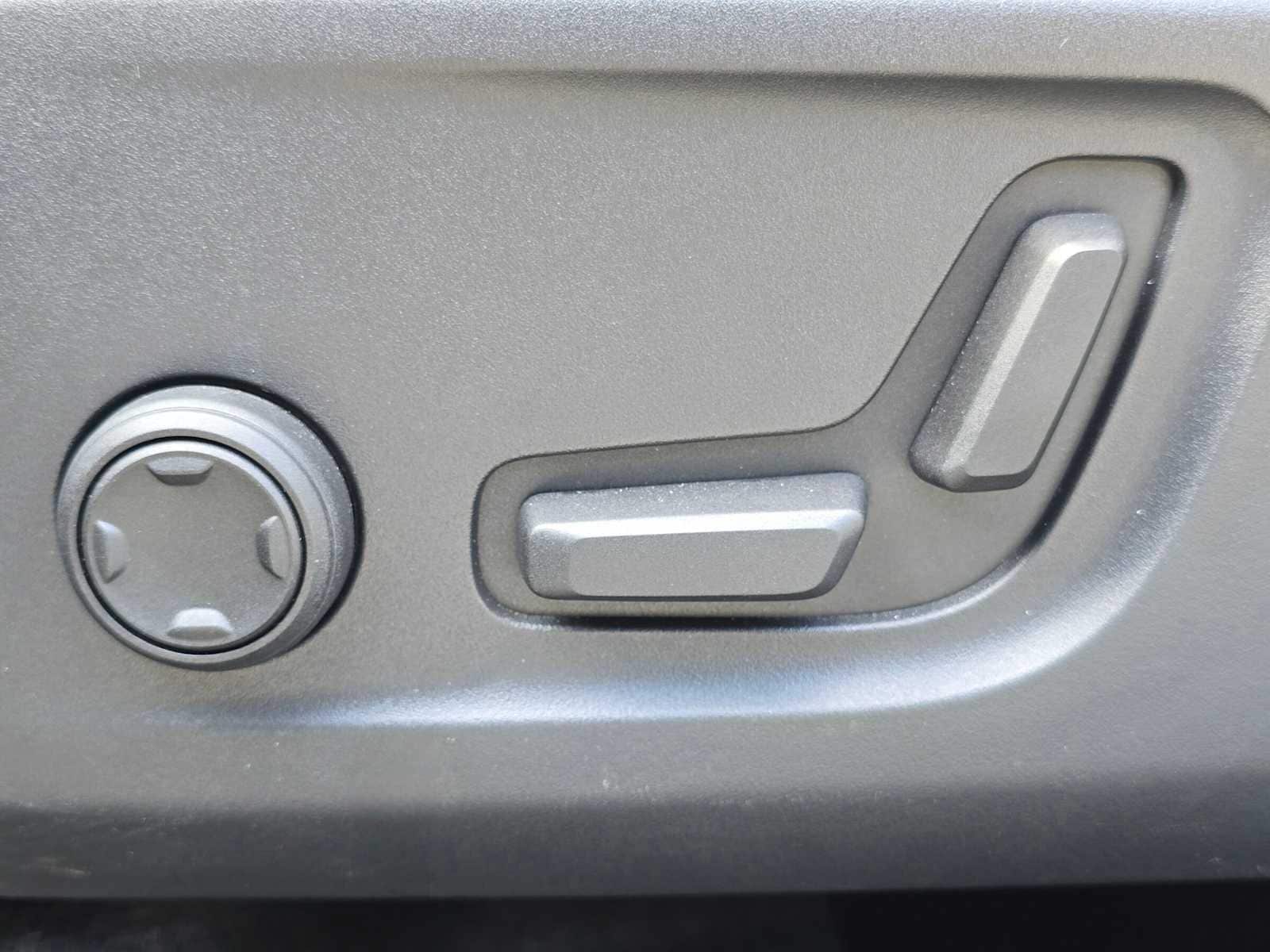 2026 Volvo XC40 Plus - Photo 22
