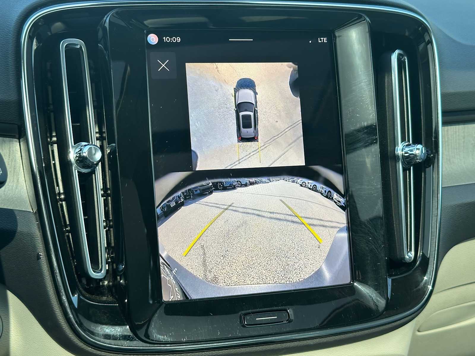 2025 Volvo XC40 Plus - Photo 26