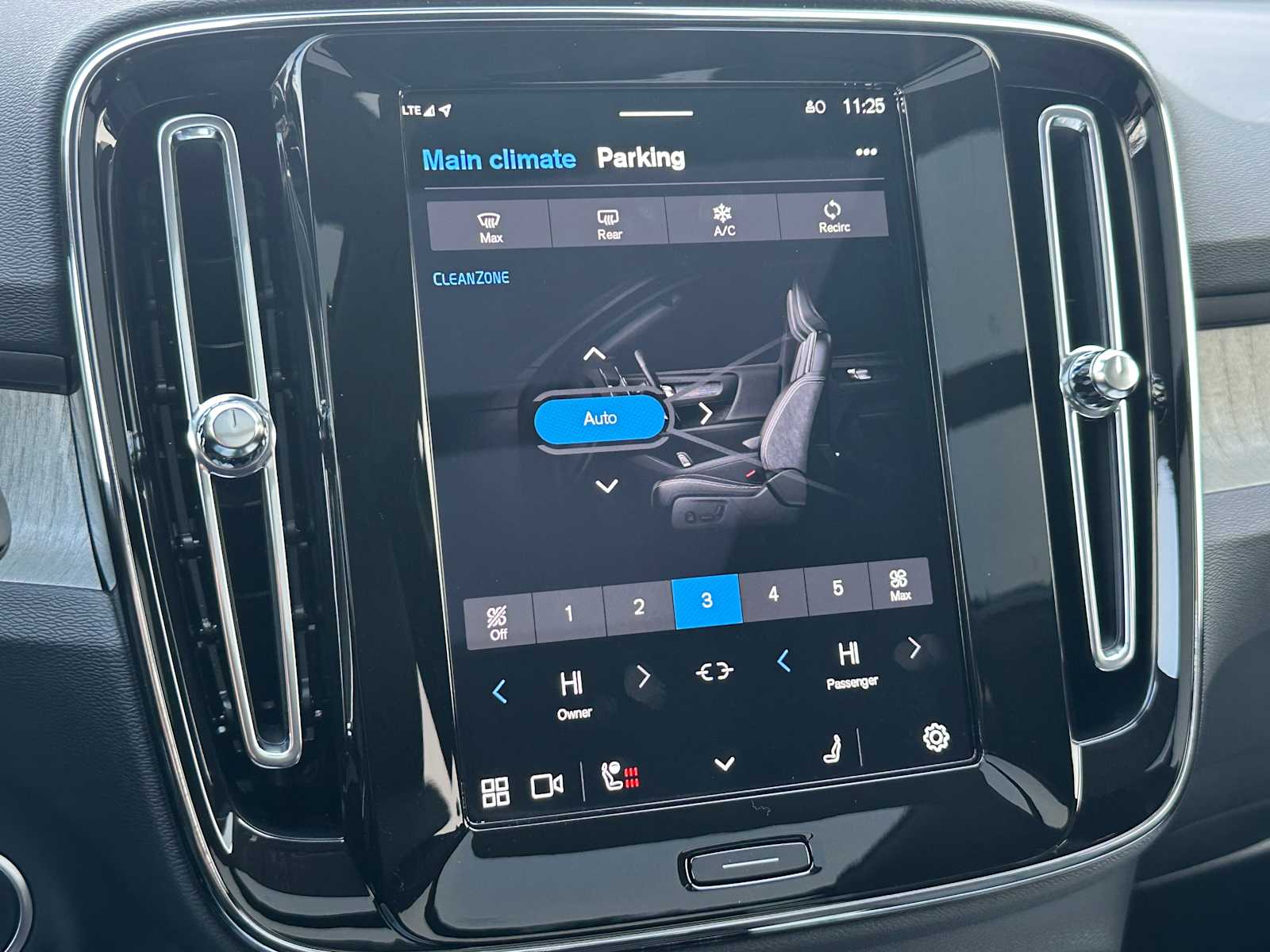 2025 Volvo XC40 Ultra - Photo 28