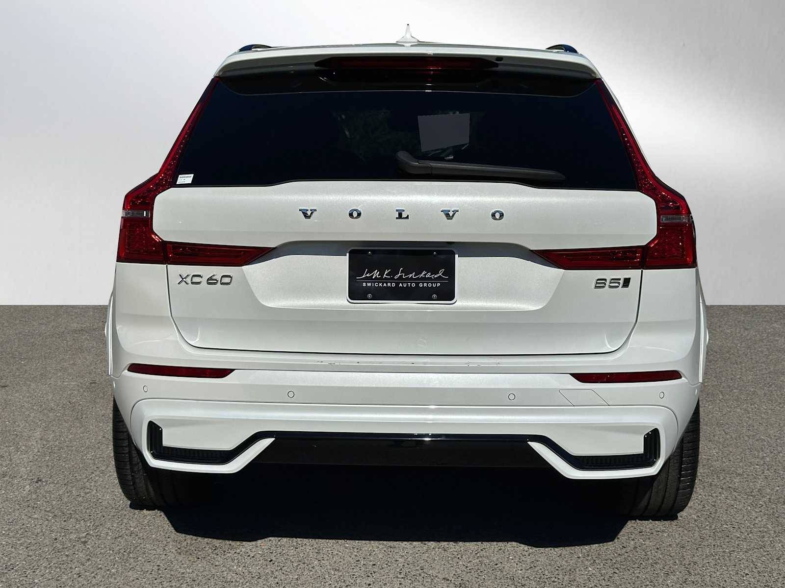 2023 Volvo XC60 B5 Ultimate photo 4