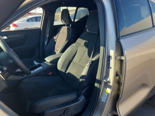 2023 Volvo XC40 Recharge Ultimate photo 3