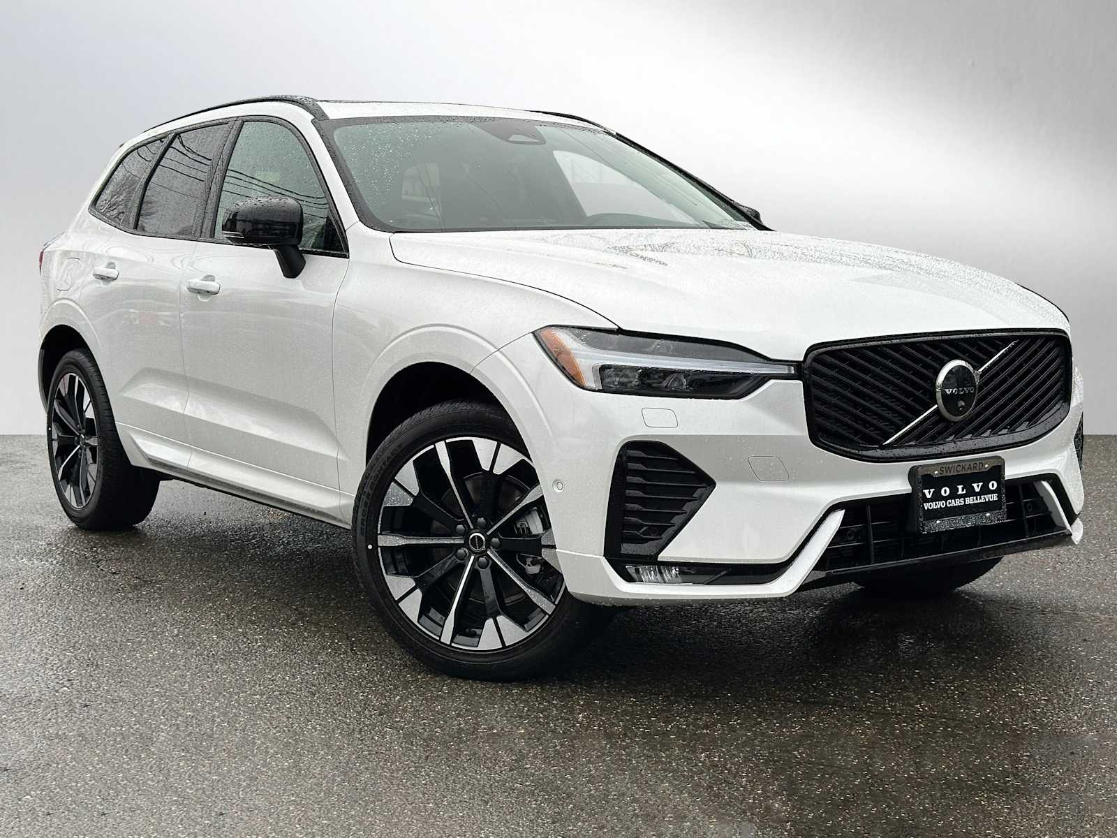 2026 Volvo XC60 Plus's photo