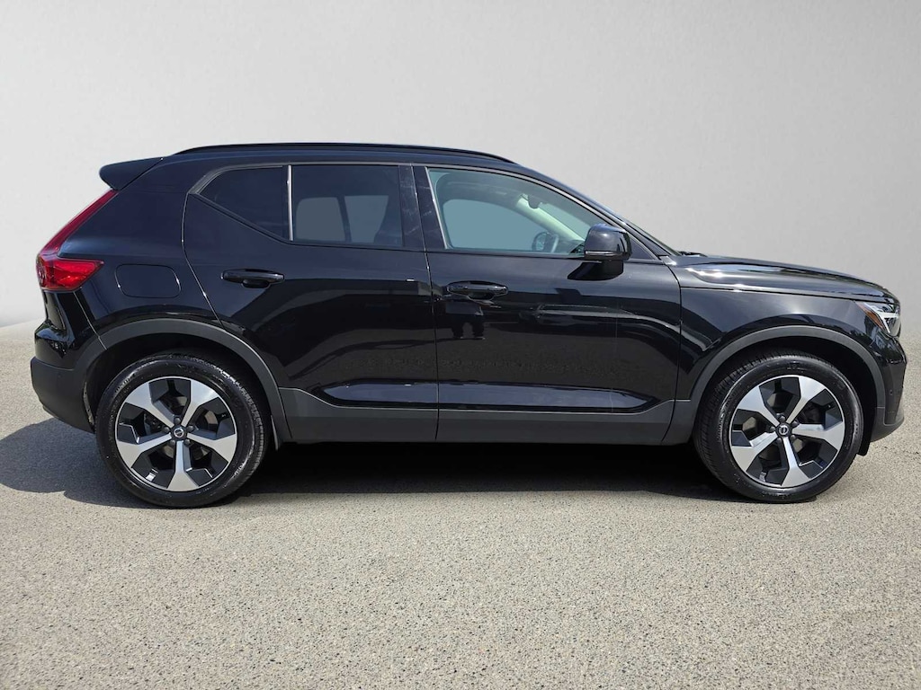 Used 2025 Volvo XC40 B5 Plus Dark Theme SUV