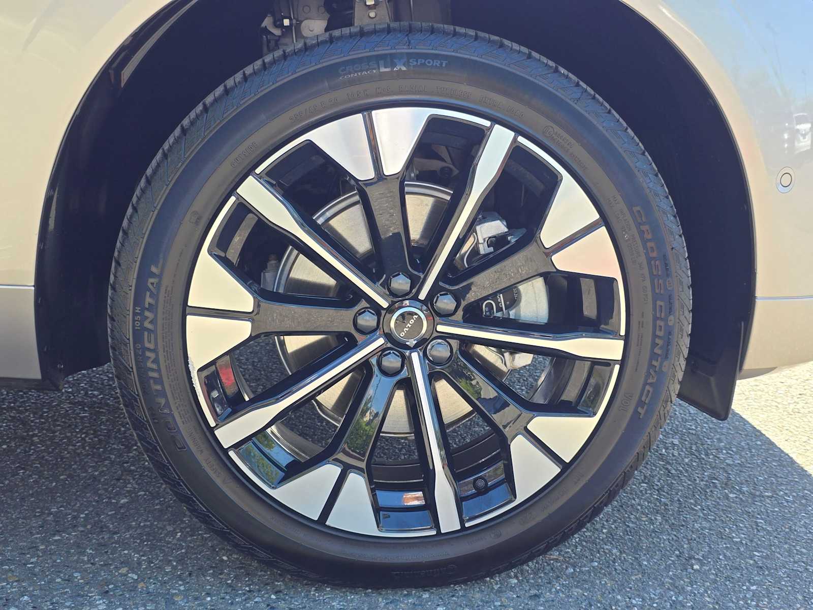 2026 Volvo XC60 Plus - Photo 9