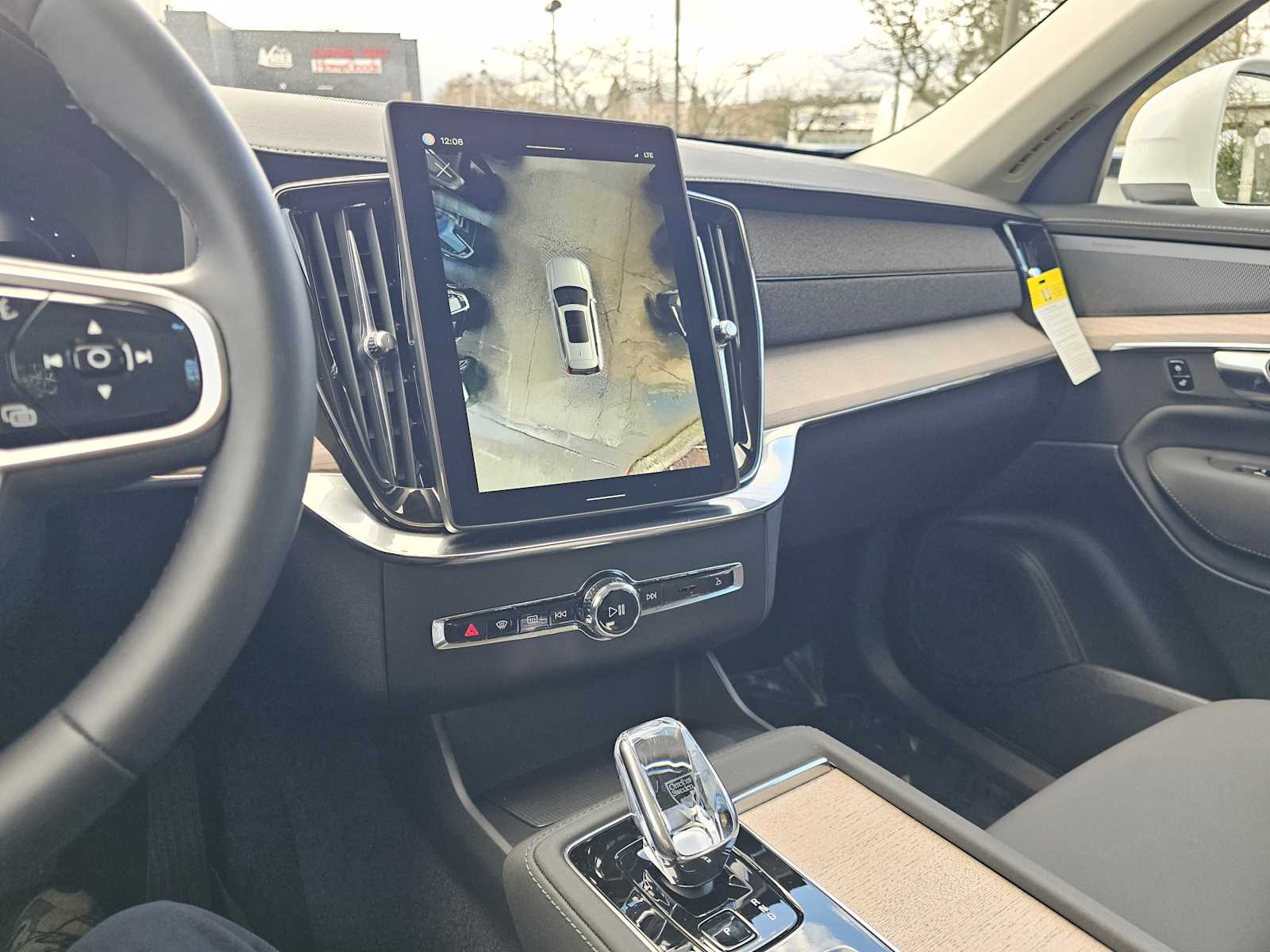 2025 Volvo XC90 Plus - Photo 28