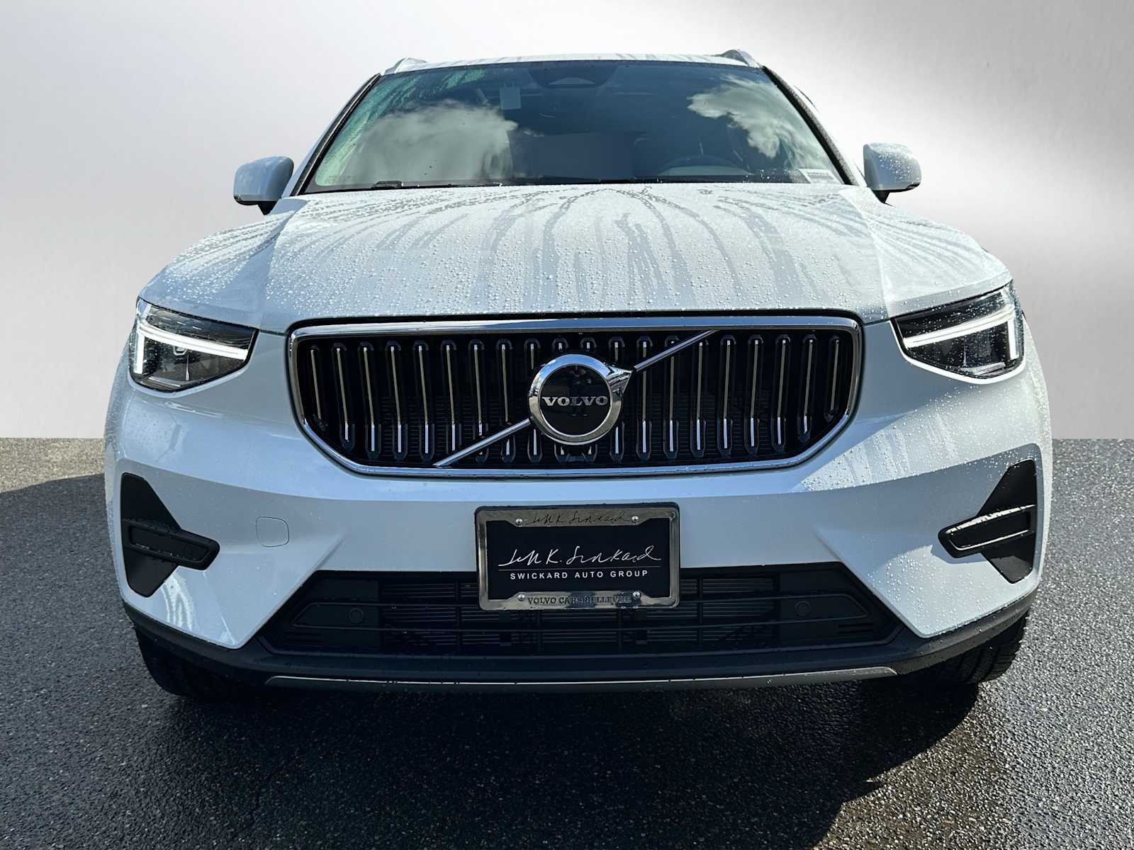2025 Volvo XC40 Core photo 2