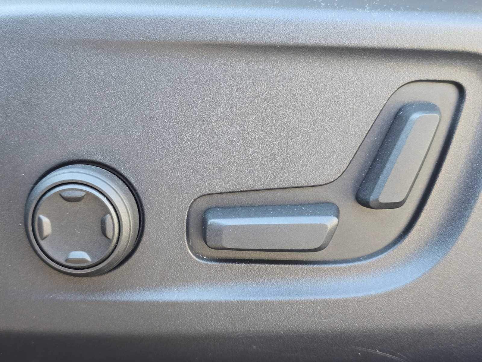 2026 Volvo XC40 Plus - Photo 22