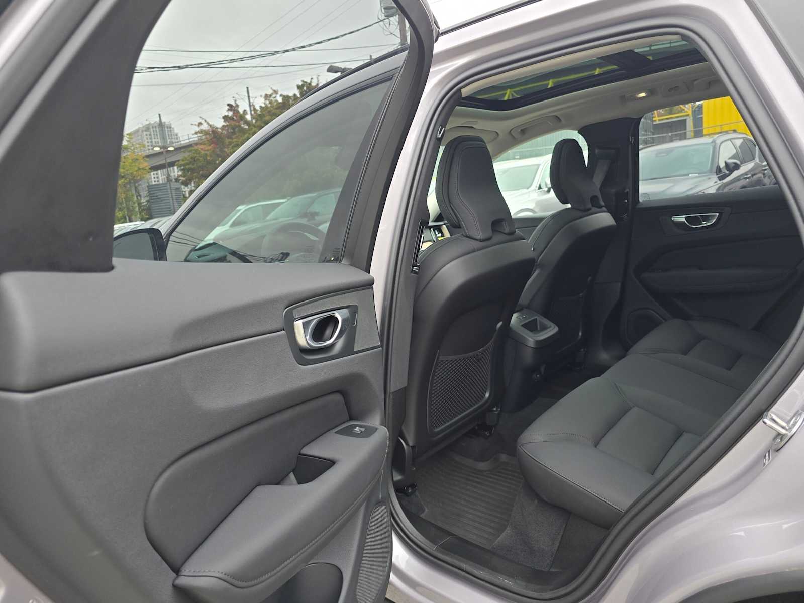 2026 Volvo XC60 Plus - Photo 16