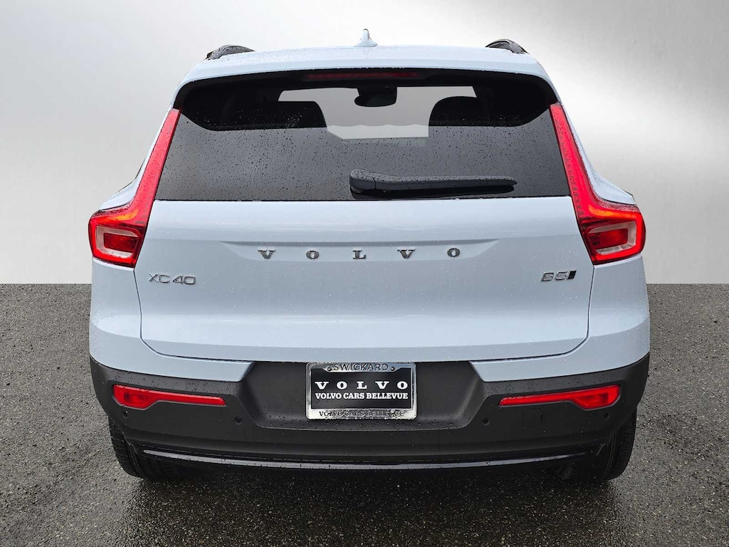 New 2026 Volvo XC40 B5 Plus SUV