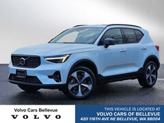 2025 Volvo XC40 B5 Plus Dark Theme SUV