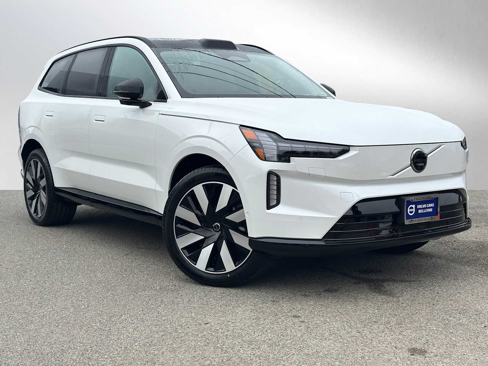 2025 Volvo EX90 Plus's photo