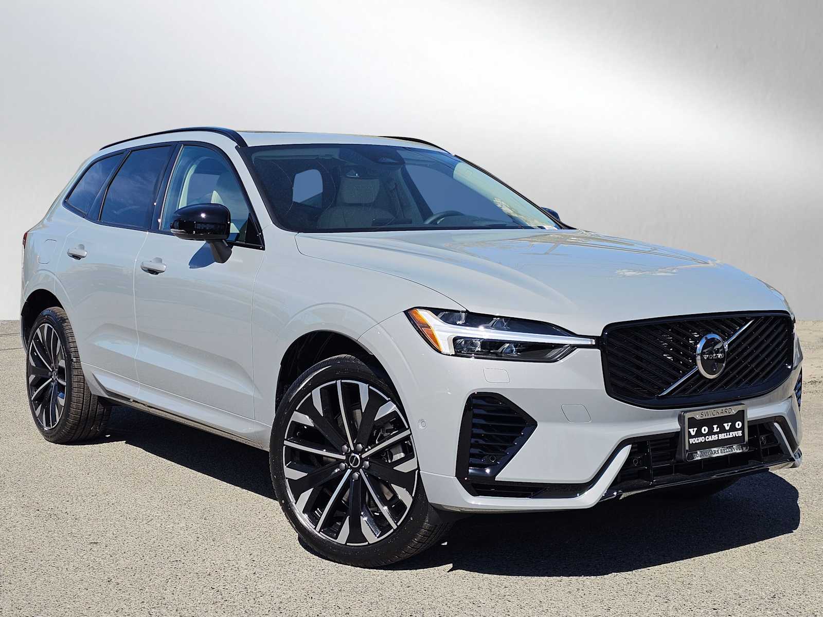 2026 Volvo XC60 T8 Ultra Dark AWD's photo