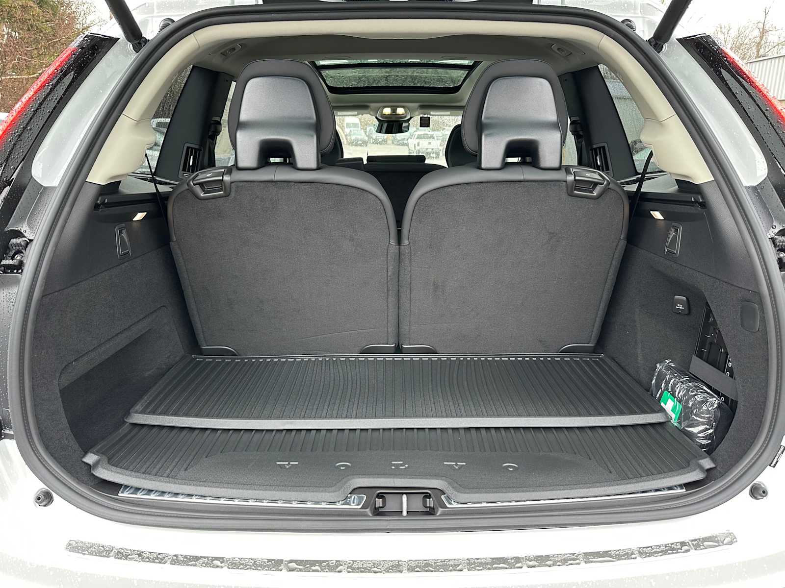 2025 Volvo XC90 Plus - Photo 14