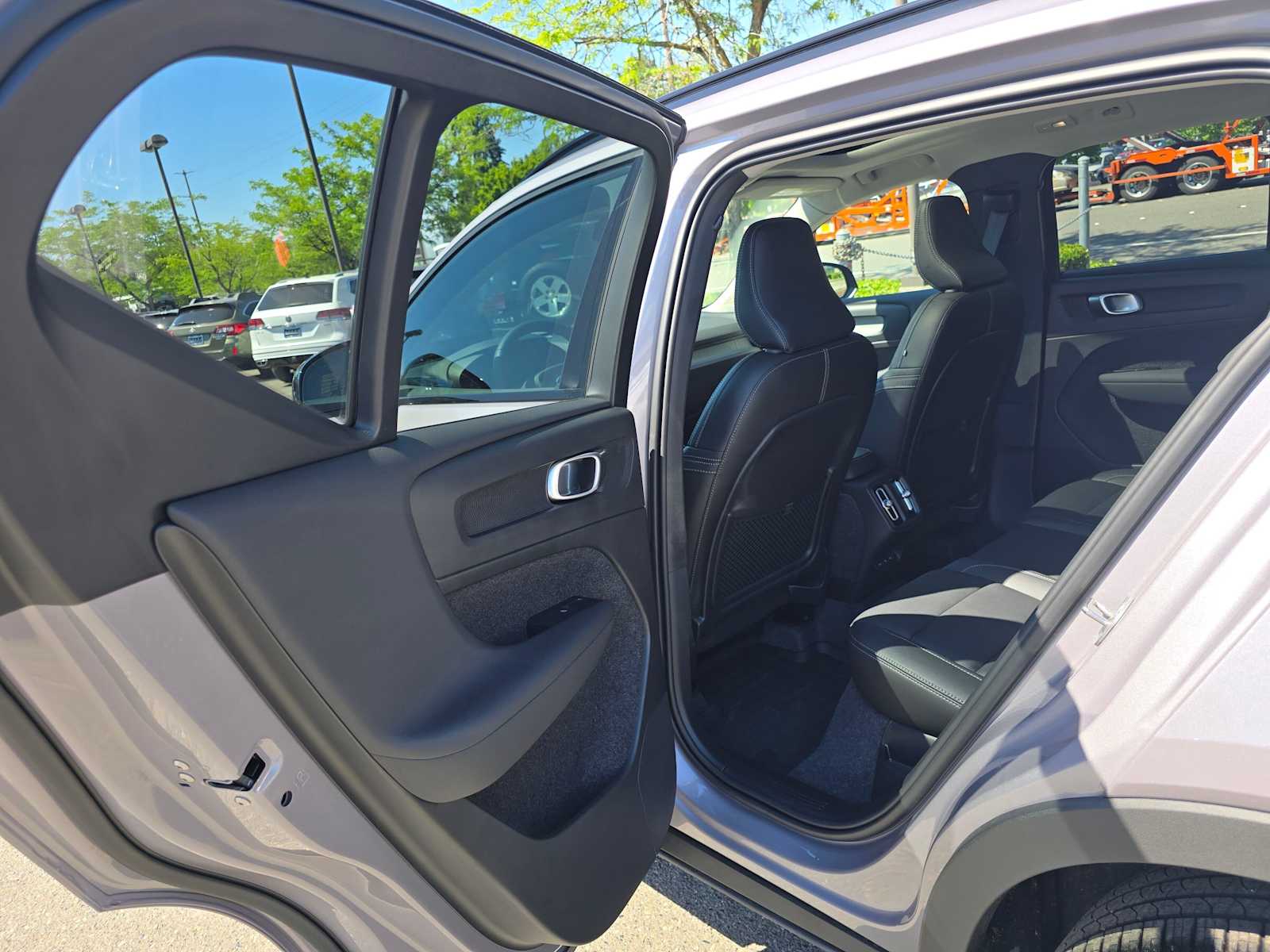 2026 Volvo XC40 Plus - Photo 16