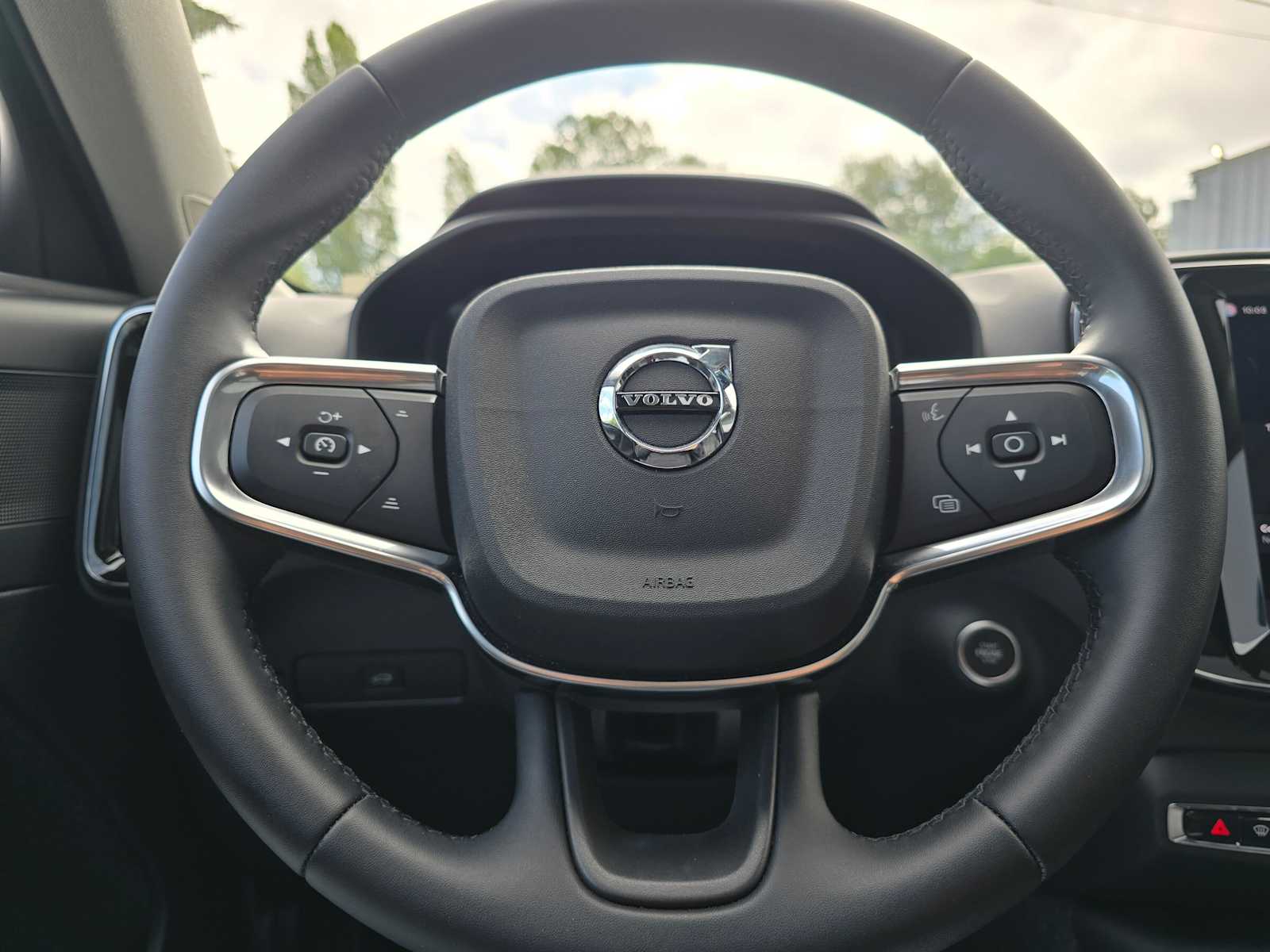 2026 Volvo XC40 Plus - Photo 24