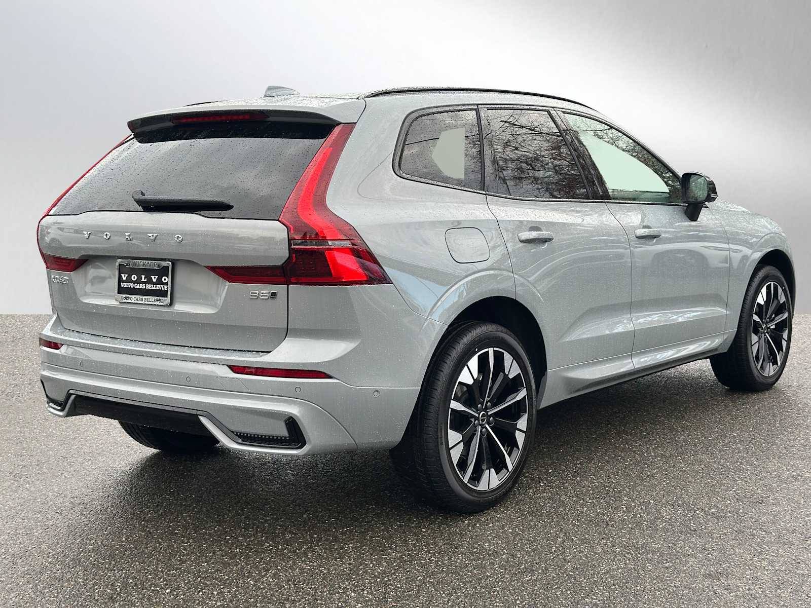 2026 Volvo XC60 B5 Plus photo 3