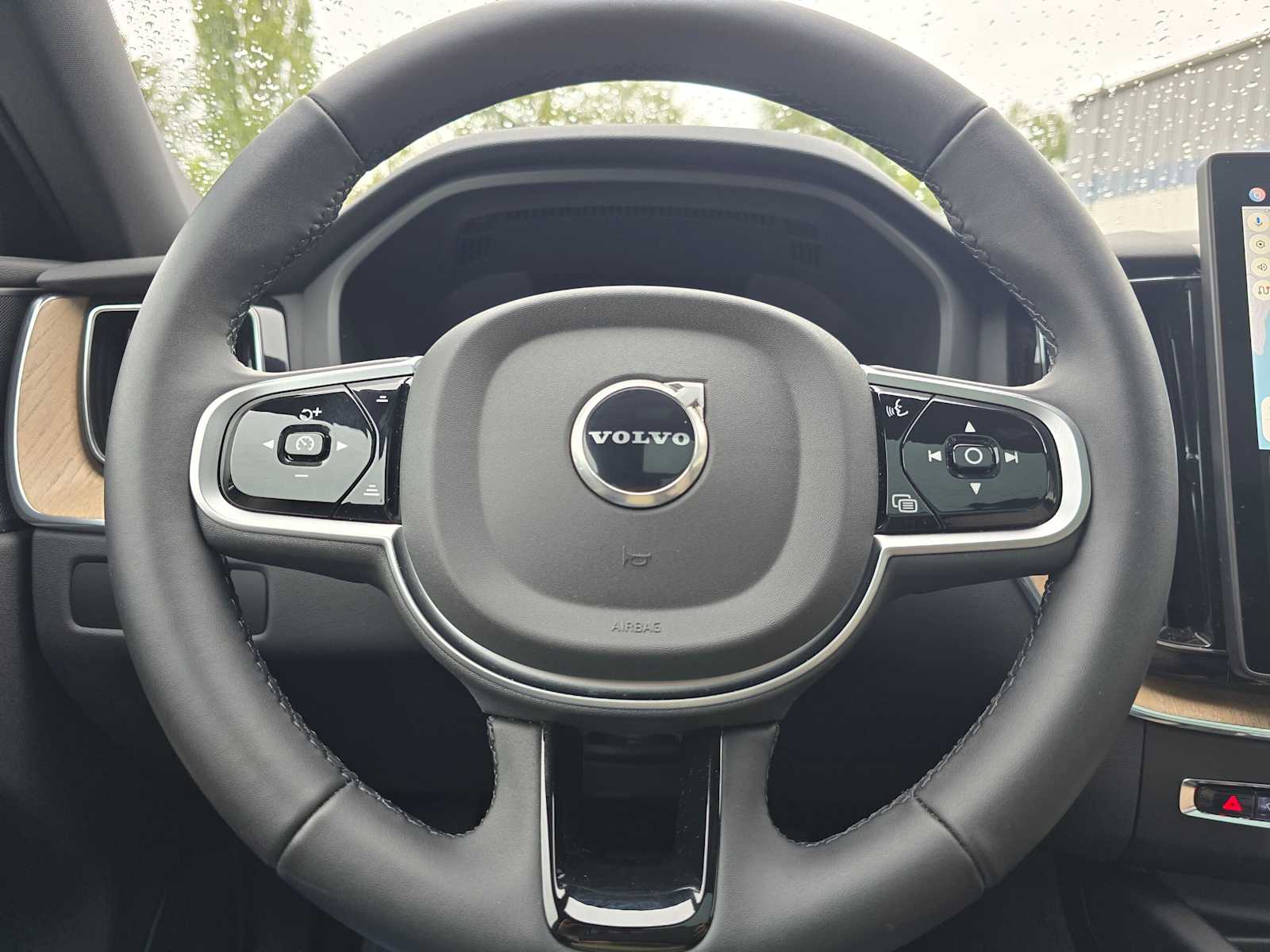 2026 Volvo XC60 Plus - Photo 24