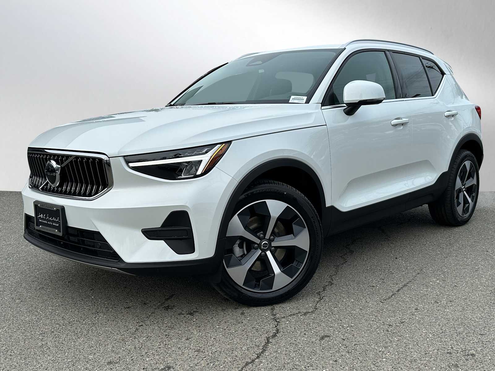 2025 Volvo XC40 Core photo 3