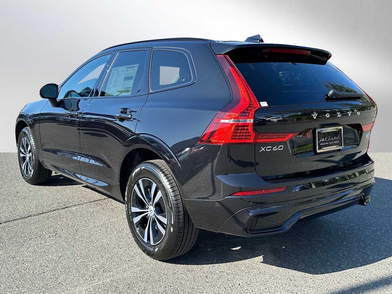 2025 Volvo XC60 B5 Core photo 3