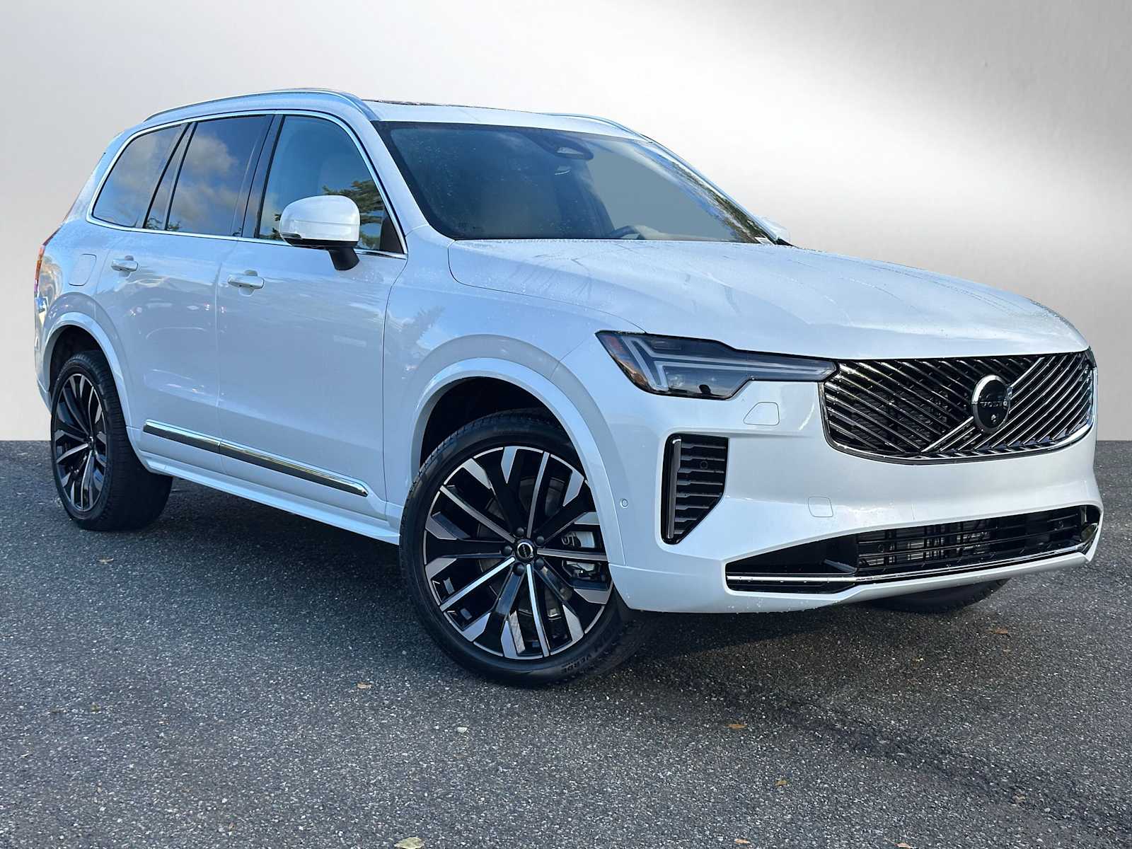 2026 Volvo XC90 Plus's photo
