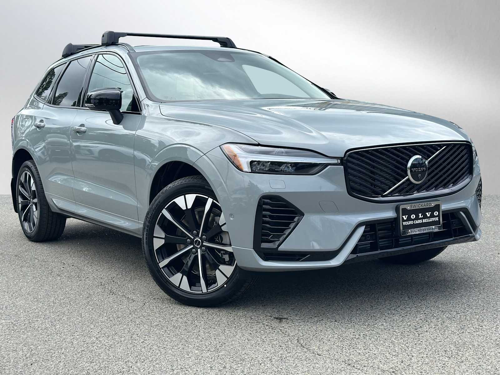 2026 Volvo XC60 T8 Plus Dark AWD's photo