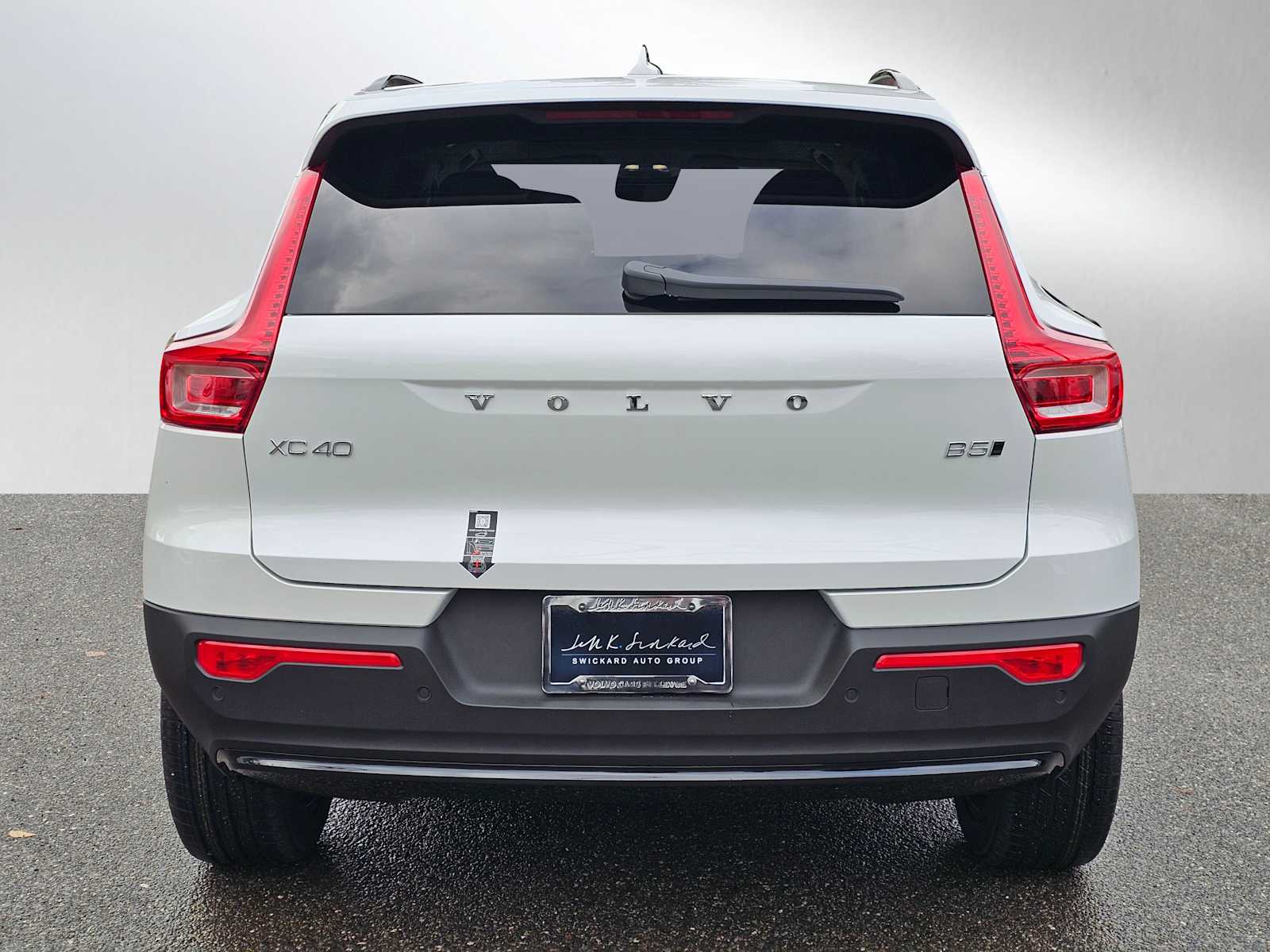 2025 Volvo XC40 Plus photo 4