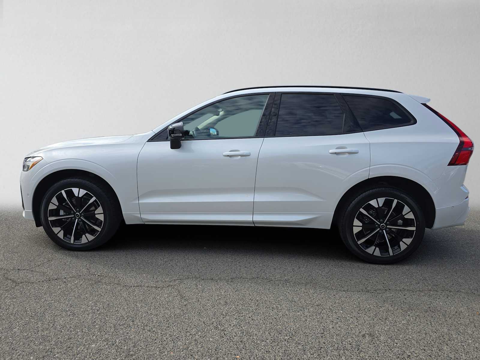 2026 Volvo XC60 Plus - Photo 6