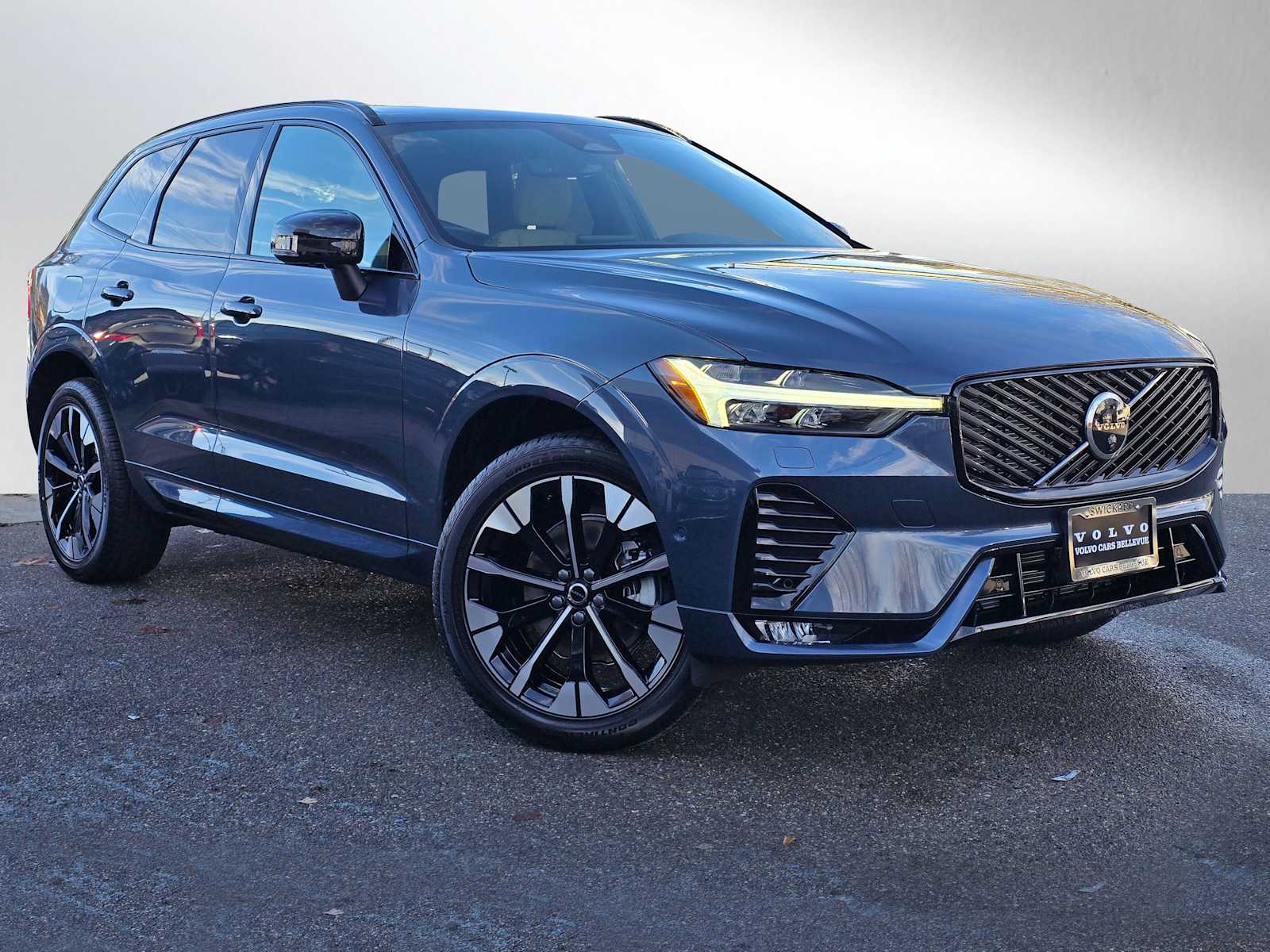 2026 Volvo XC60 B5 Plus Dark AWD's photo