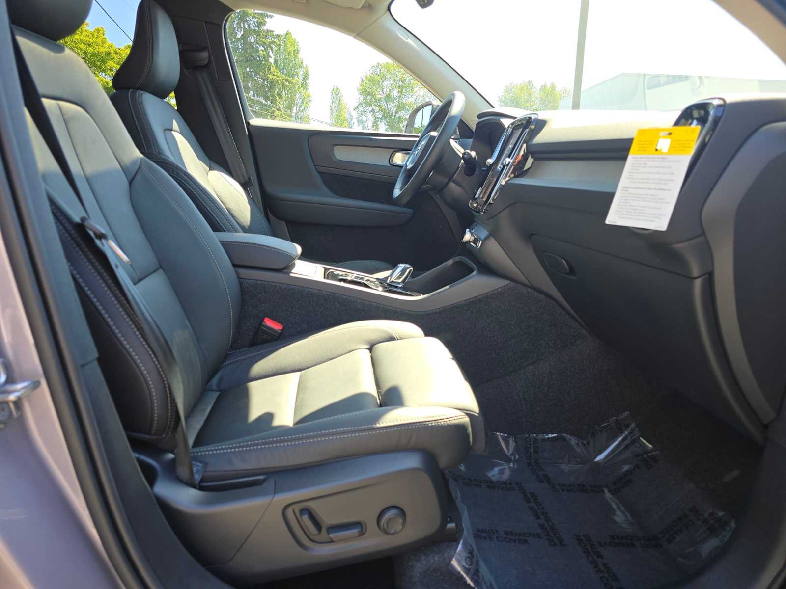 2026 Volvo XC40 Plus - Photo 10