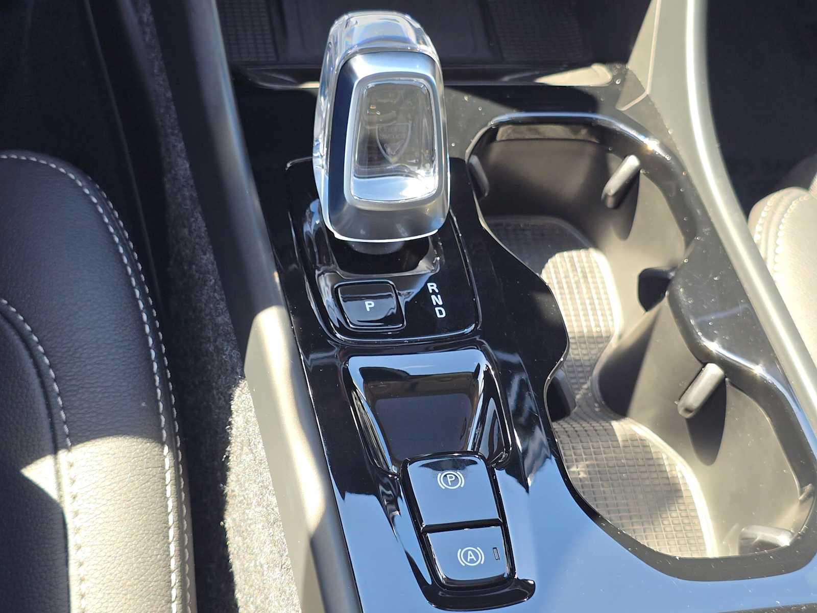 2026 Volvo XC40 Plus - Photo 30