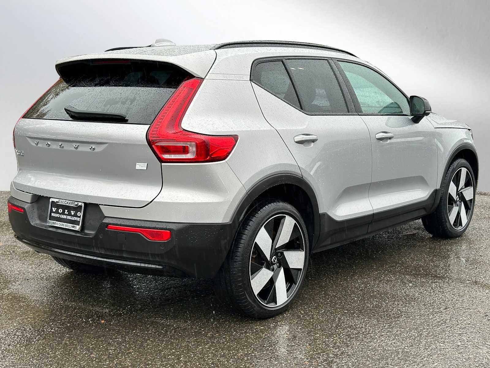 2023 Volvo XC40 Recharge Ultimate photo 3