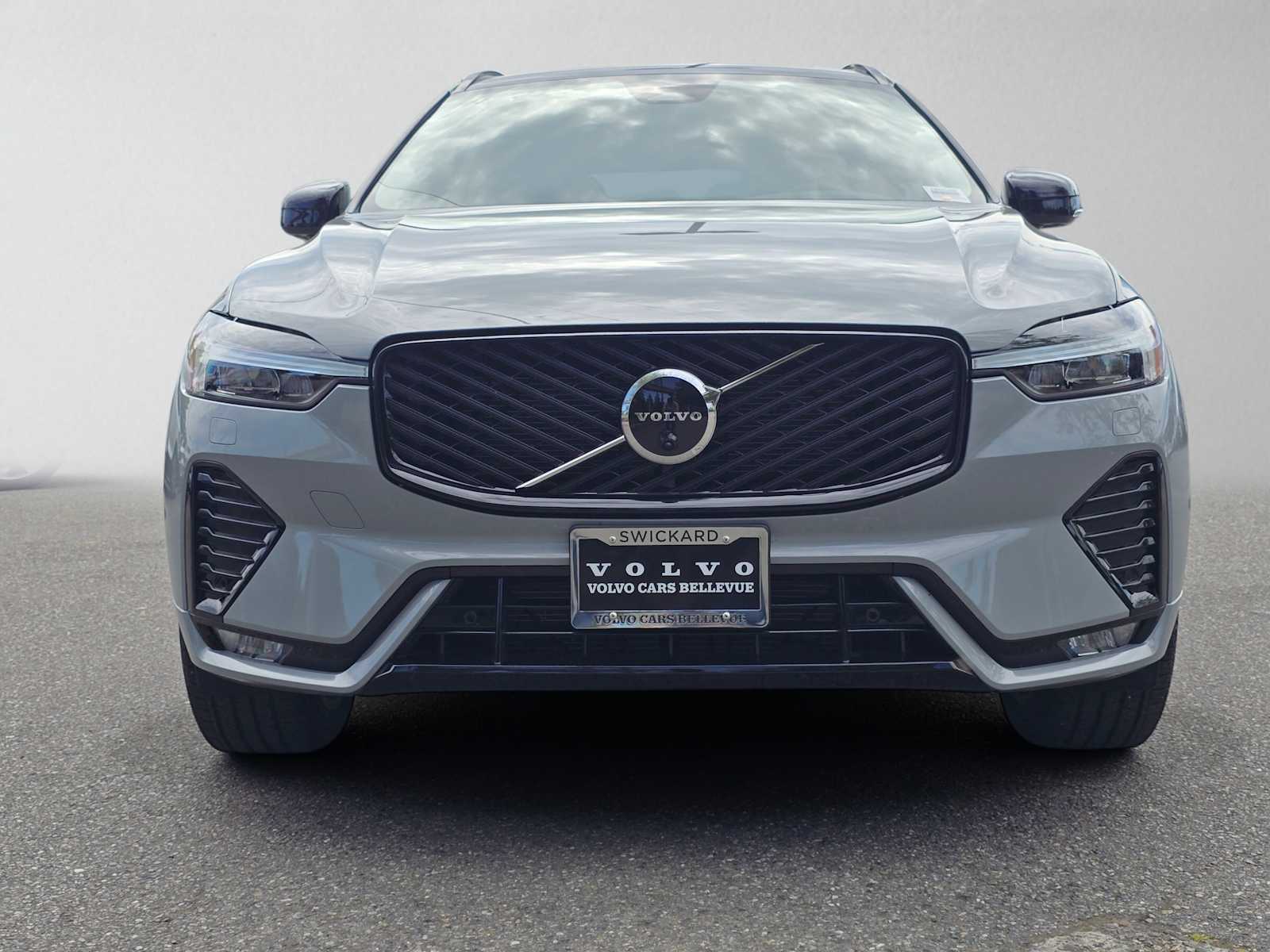 2026 Volvo XC60 Plus - Photo 8
