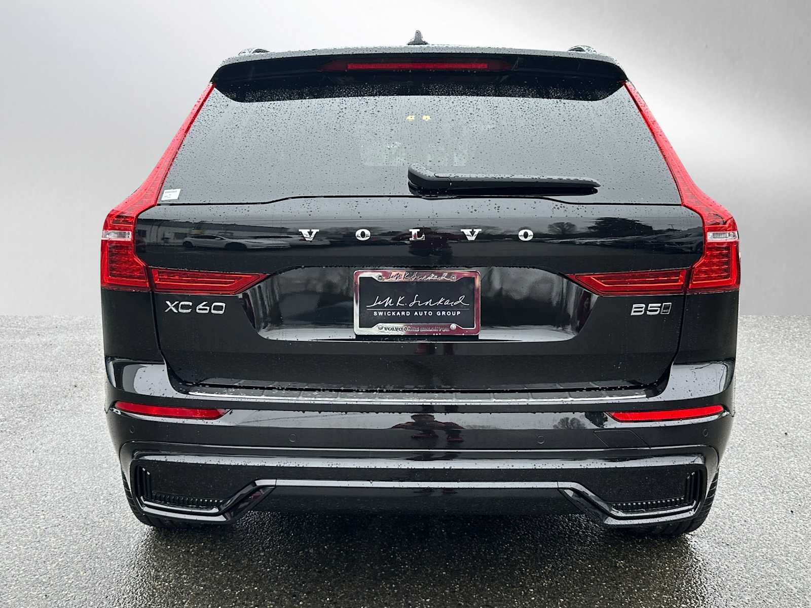 2025 Volvo XC60 B5 Core photo 4